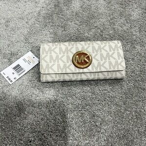 Michael kors wallet